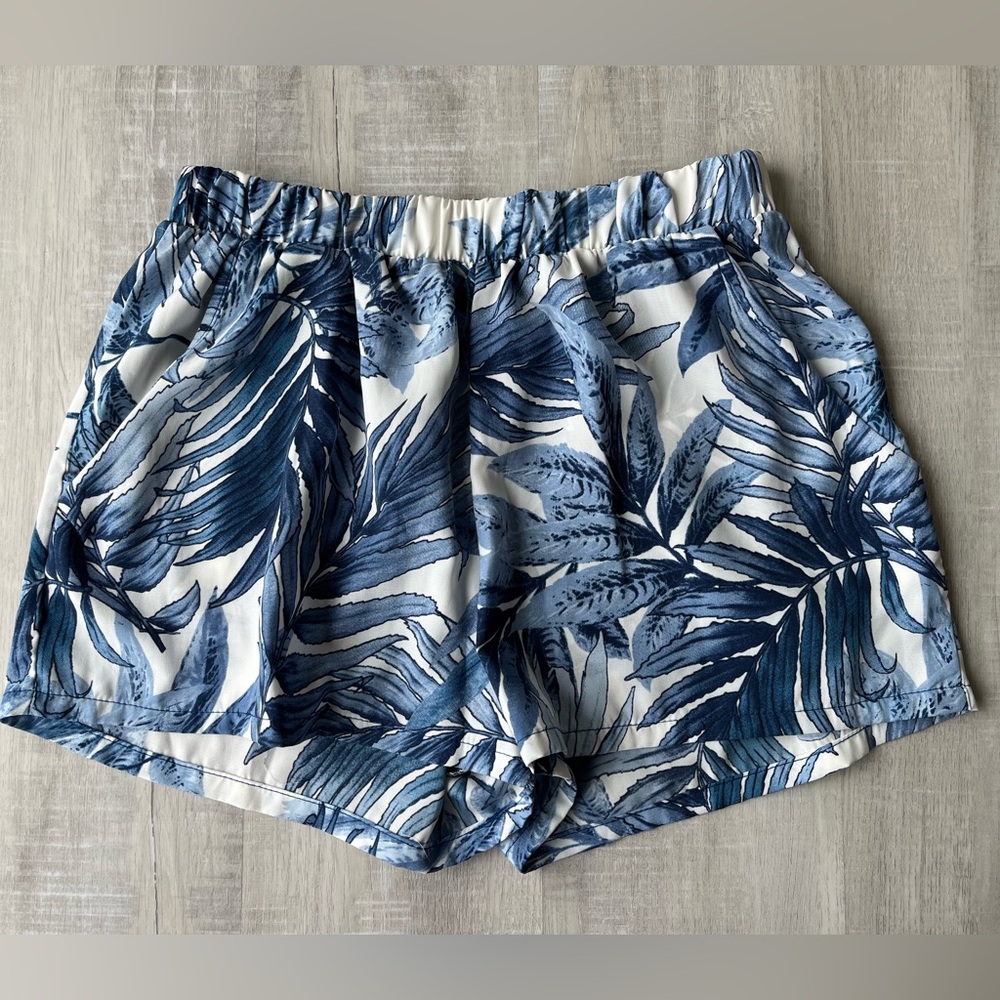 TYCHE White & Blue Palm Leaf Print Shorts Size Small